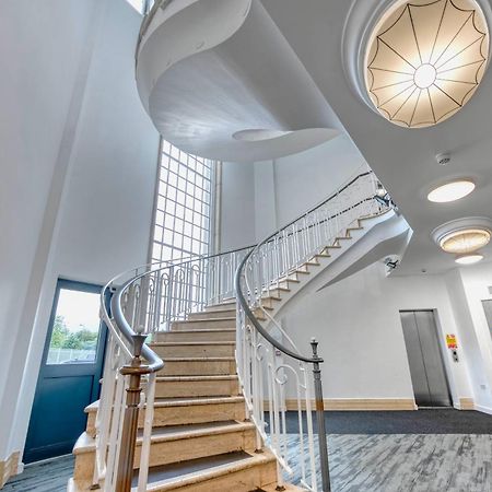 The Post House Two By Fortuna Property Глостър Екстериор снимка