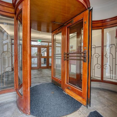 The Post House Two By Fortuna Property Глостър Екстериор снимка