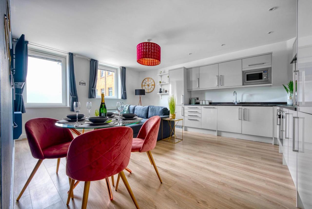 The Post House Two By Fortuna Property Глостър Екстериор снимка