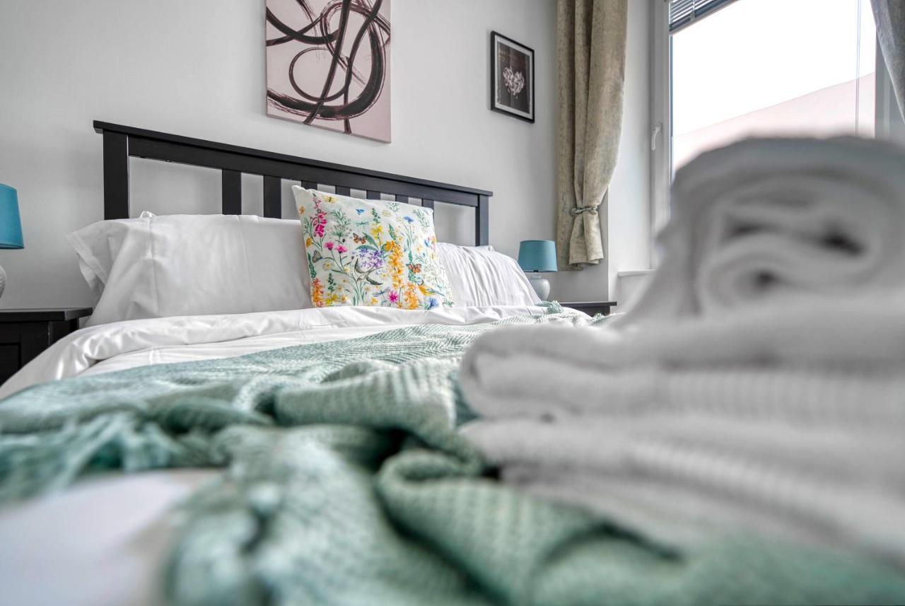 The Post House Two By Fortuna Property Глостър Екстериор снимка