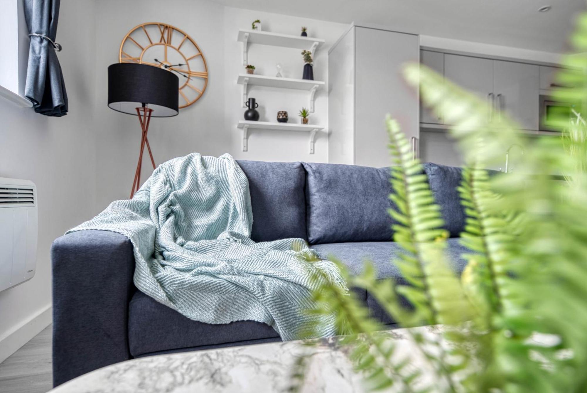 The Post House Two By Fortuna Property Глостър Екстериор снимка