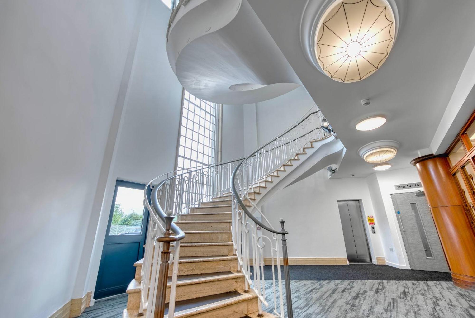 The Post House Two By Fortuna Property Глостър Екстериор снимка